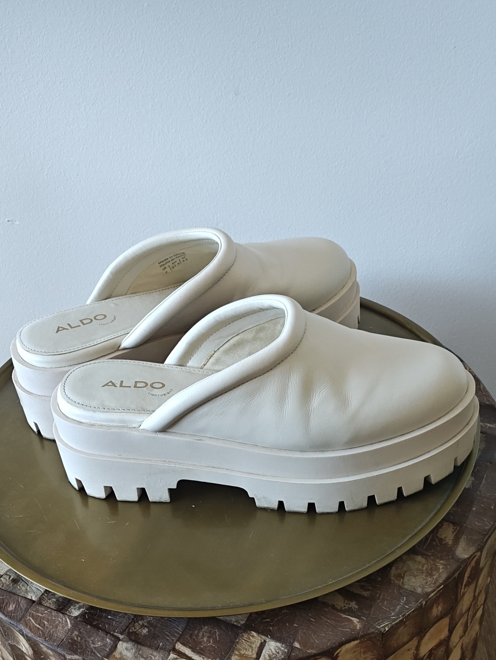 Aldo "Biglease" Off White Leather Chunky Lug Sole Cloogs Mules Size 7